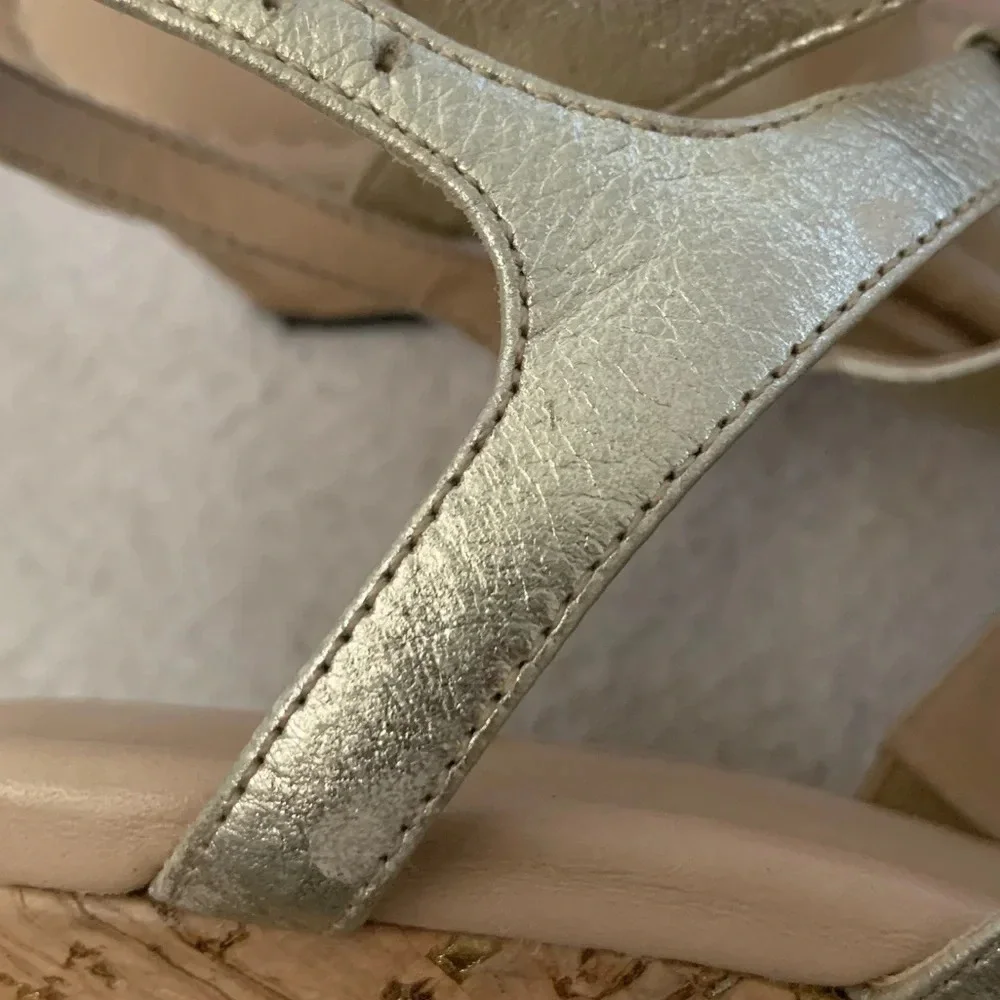 TOMMY Bahama Wedges, gold T-strap, 7